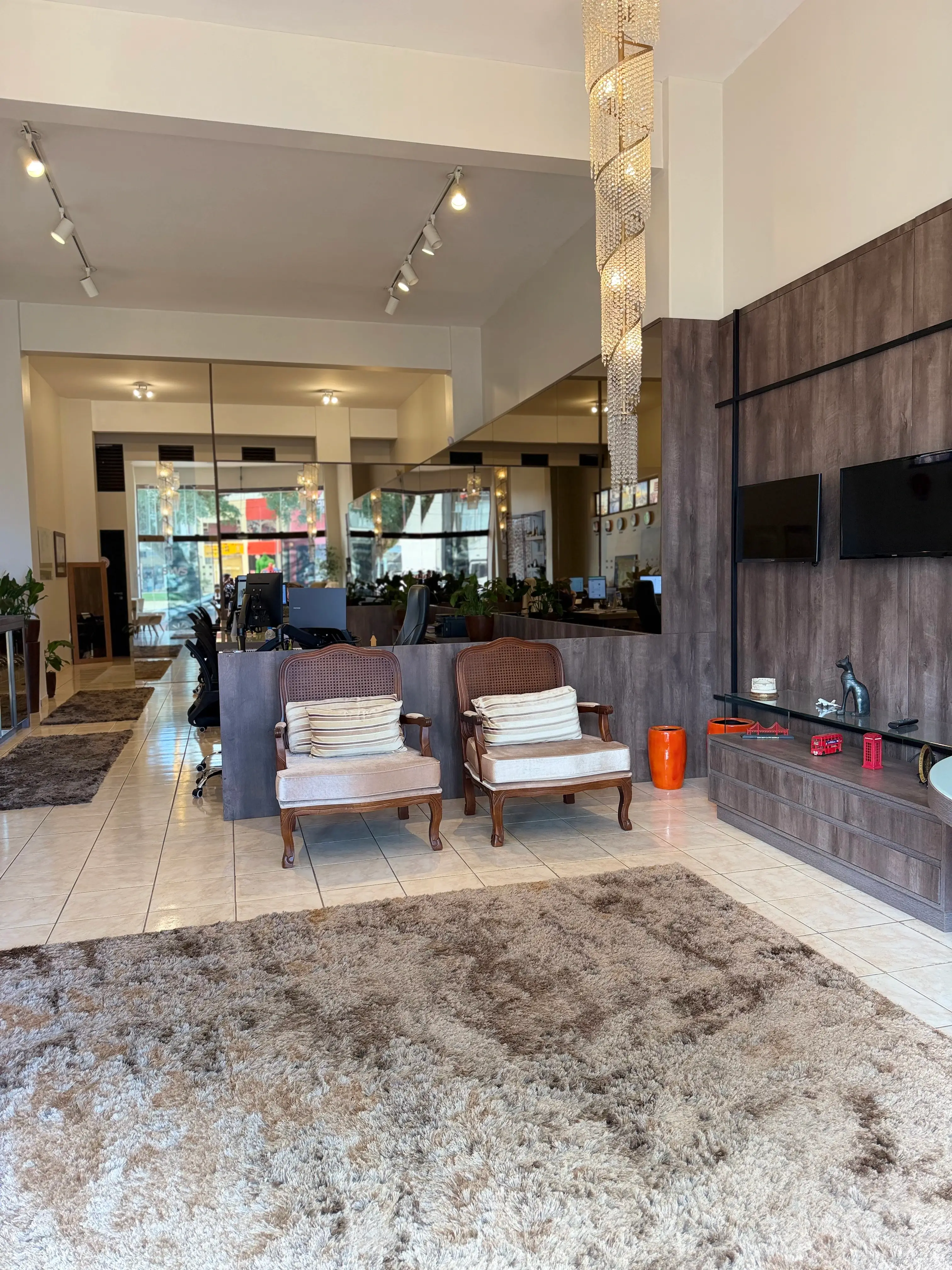 Recepção confortável da agência de viagens SWS em Guarapuava