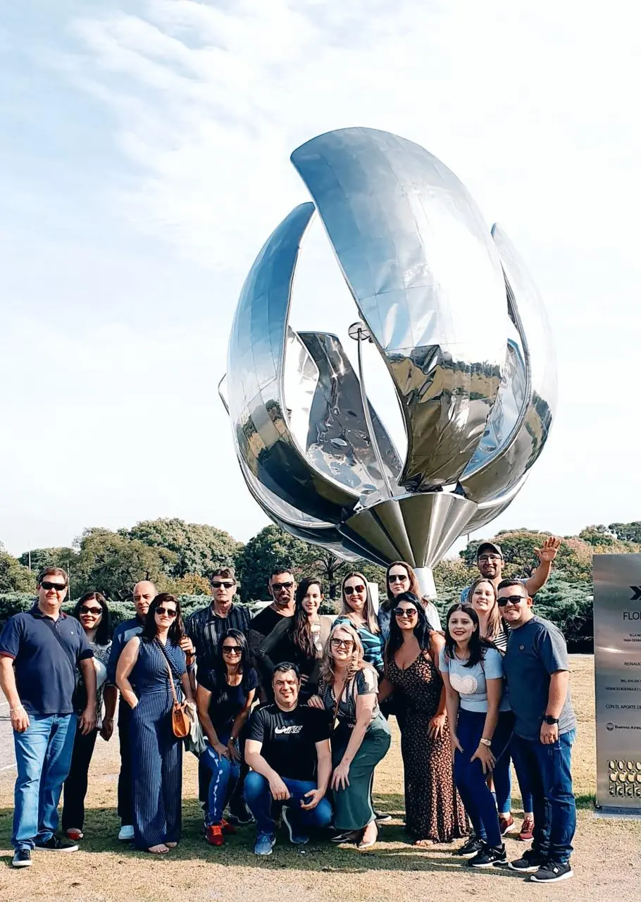 Viagem em grupo à Floralis Genérica em Buenos Aires Argentina