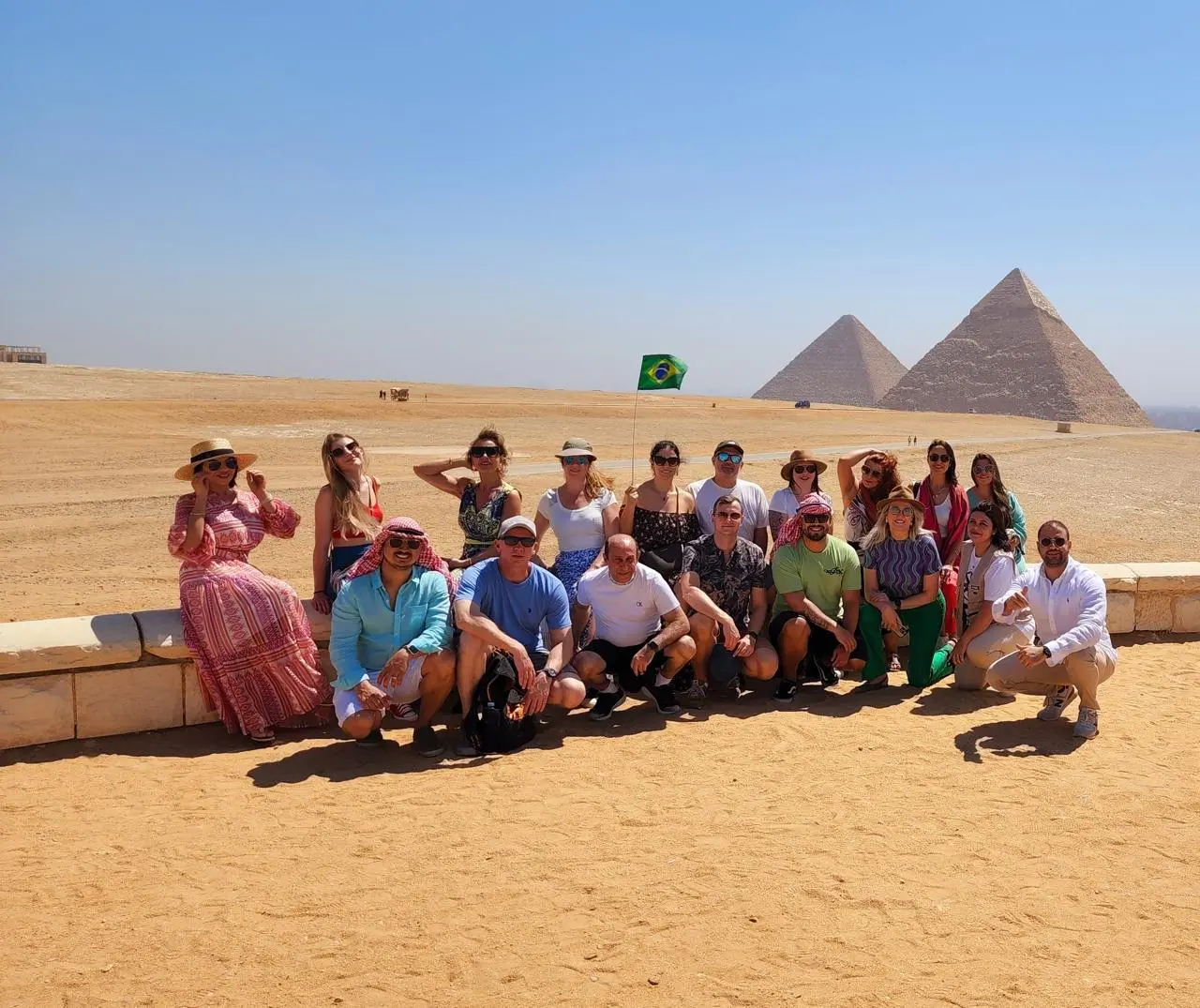 Grupo de viagem nas Pirâmides de Gizé no Egito